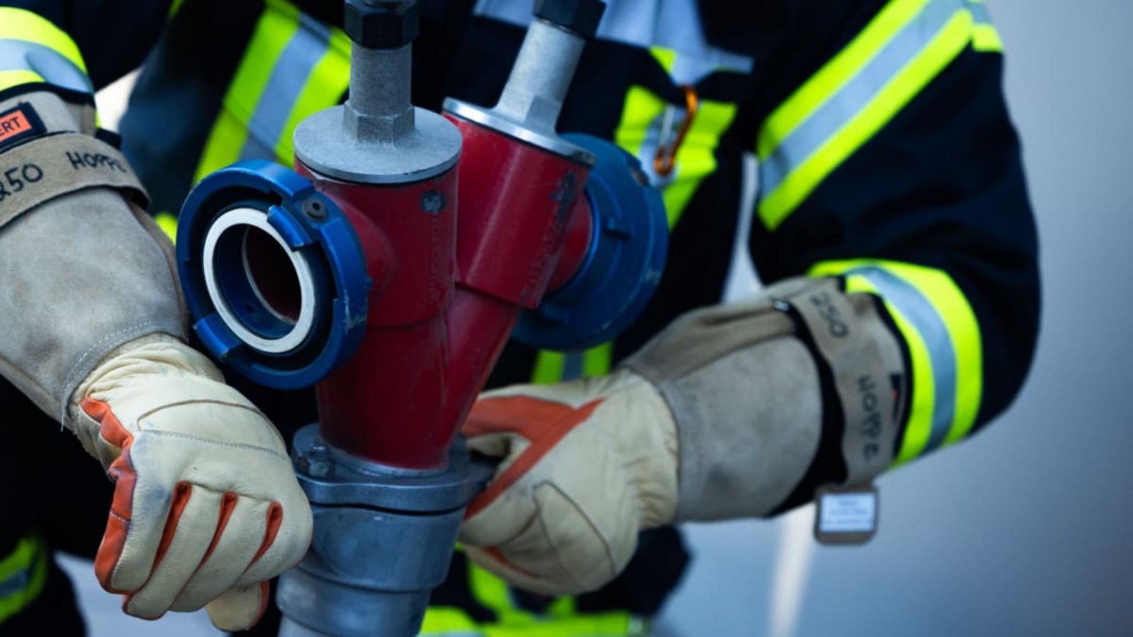Feuerwehreinsatz im Kreis Heilbronn: Rund 6.000 Quadratmeter Fläche brannten. (Archivbild)Rolf Vennenbernd/dpa