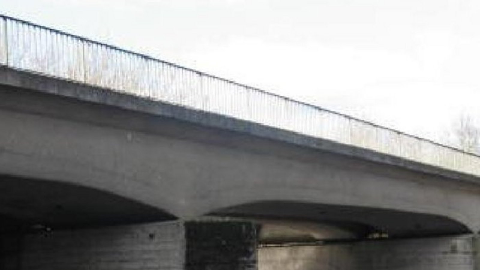 Sorgenkind: die ehemalige WEG-Bahnradwegbrücke in Enzweihingen.