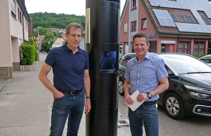 Stationäre Anlagen helfen, Verkehrslärm zu mindern und Verkehrssicherheit zu erhöhen, erklären Thomas Fritsch (links) und Oliver Müller bei der Vorstellung der Verkehrsüberwachungskonzeption des Enzkreises.  <span class='image-autor'>Foto: Friedrich</span>
