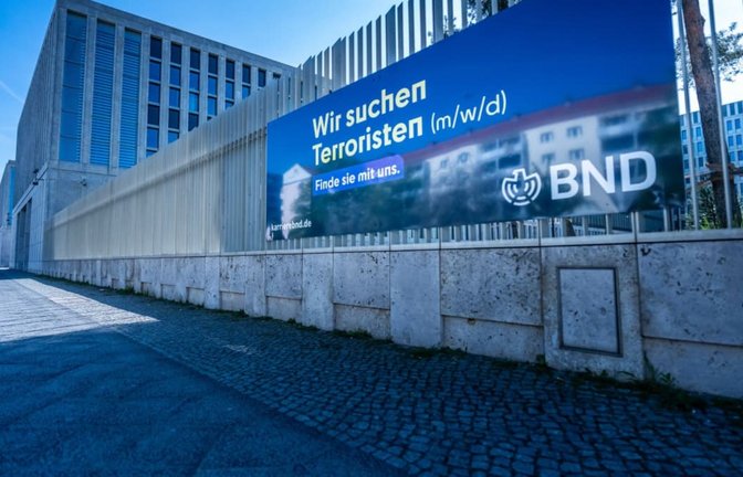 Neue Rechte, neue Perspektiven für die Mitarbeit. Blick auf die Zentrale des Bundesnachrichtendienstes in Berlin.<span class='image-autor'>Michael Kappeler/dpa</span>
