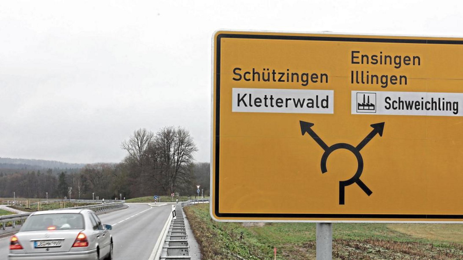 Seit dem Bau der Westtangente haben Autofahrer die Wahl, ob sie im Kreisverkehr nach Illingen oder Schützingen abbiegen. Fotos: Küppers Seit dem Bau der Westtangente haben Autofahrer die Wahl, ob sie im Kreisverkehr nach Illingen oder Schützingen abbiegen. Fotos: Küppers