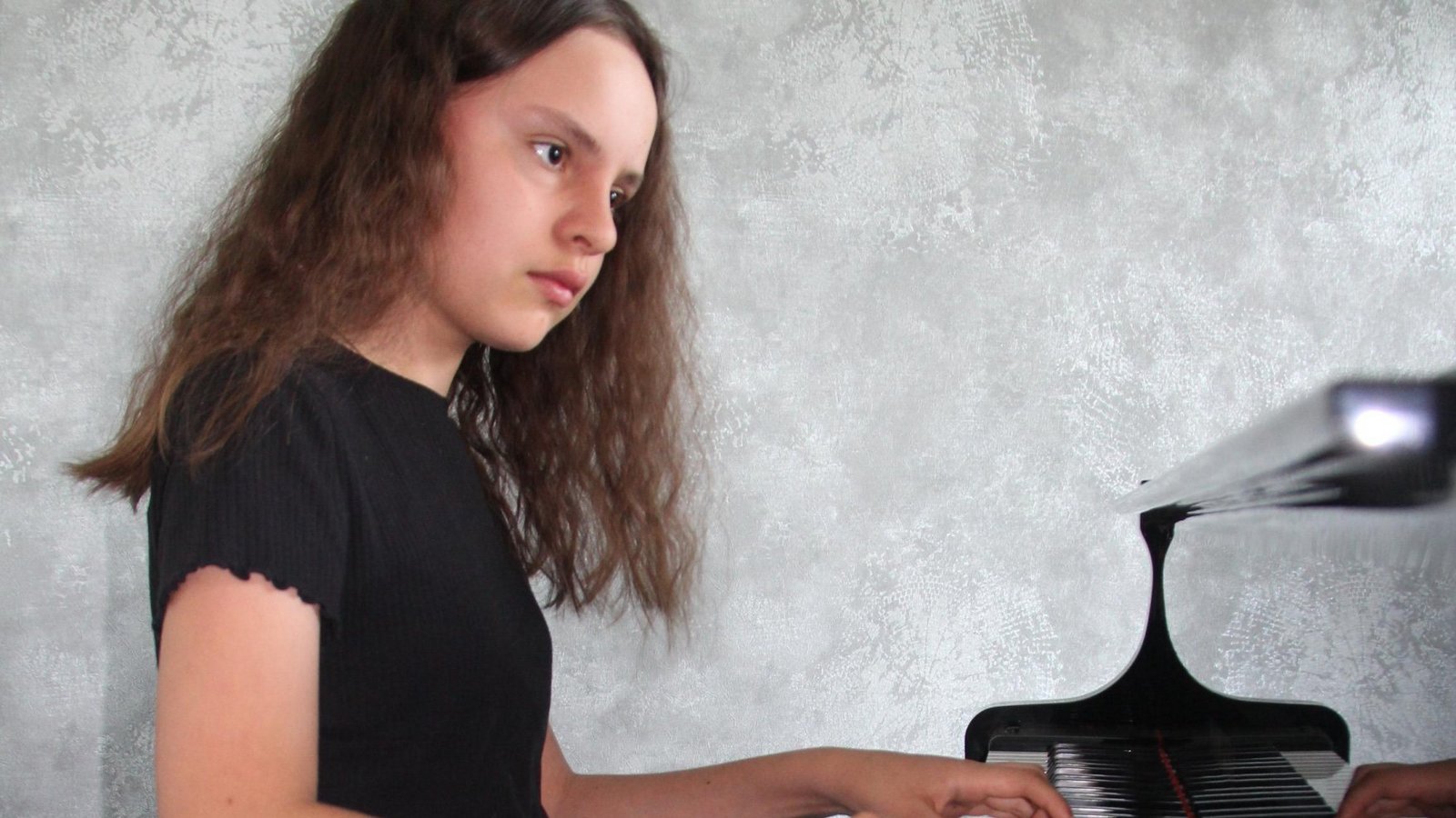 Übt jeden Tag – und das gerne: Helena Belgardt ist ein mehrfach ausgezeichnetes musikalisches Talent.  Foto: Kauer