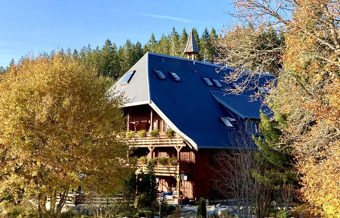 Traumhafte Kulisse mit Schwarzwaldhaus: die Mühle Schluchsee<span class='image-autor'>Foto: Matthias Ring</span>