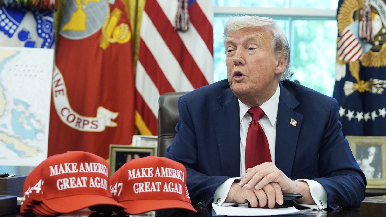 Donald Trump für sein Dekret von Greenpeace und China kritisiert.Foto: AP/dpa/Alex Brandon Donald Trump für sein Dekret von Greenpeace und China kritisiert.Foto: AP/dpa/Alex Brandon