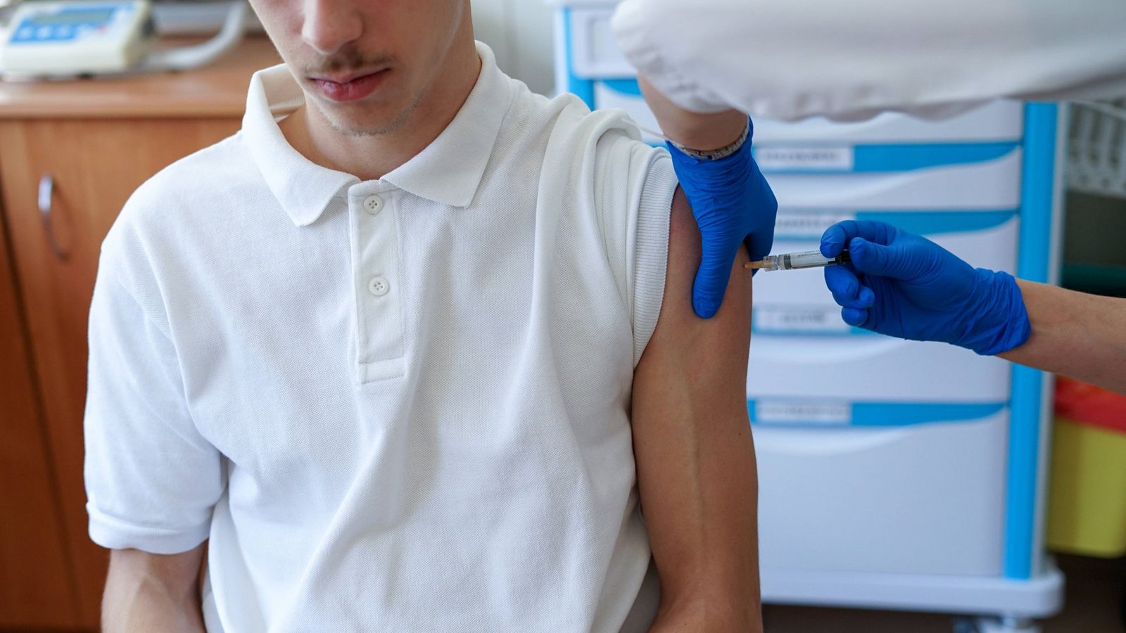 Zu wenig Jugendliche in Deutschland sind gegen HPV geimpft.Foto: IMAGO/Cavan Images/IMAGO Zu wenig Jugendliche in Deutschland sind gegen HPV geimpft.Foto: IMAGO/Cavan Images/IMAGO