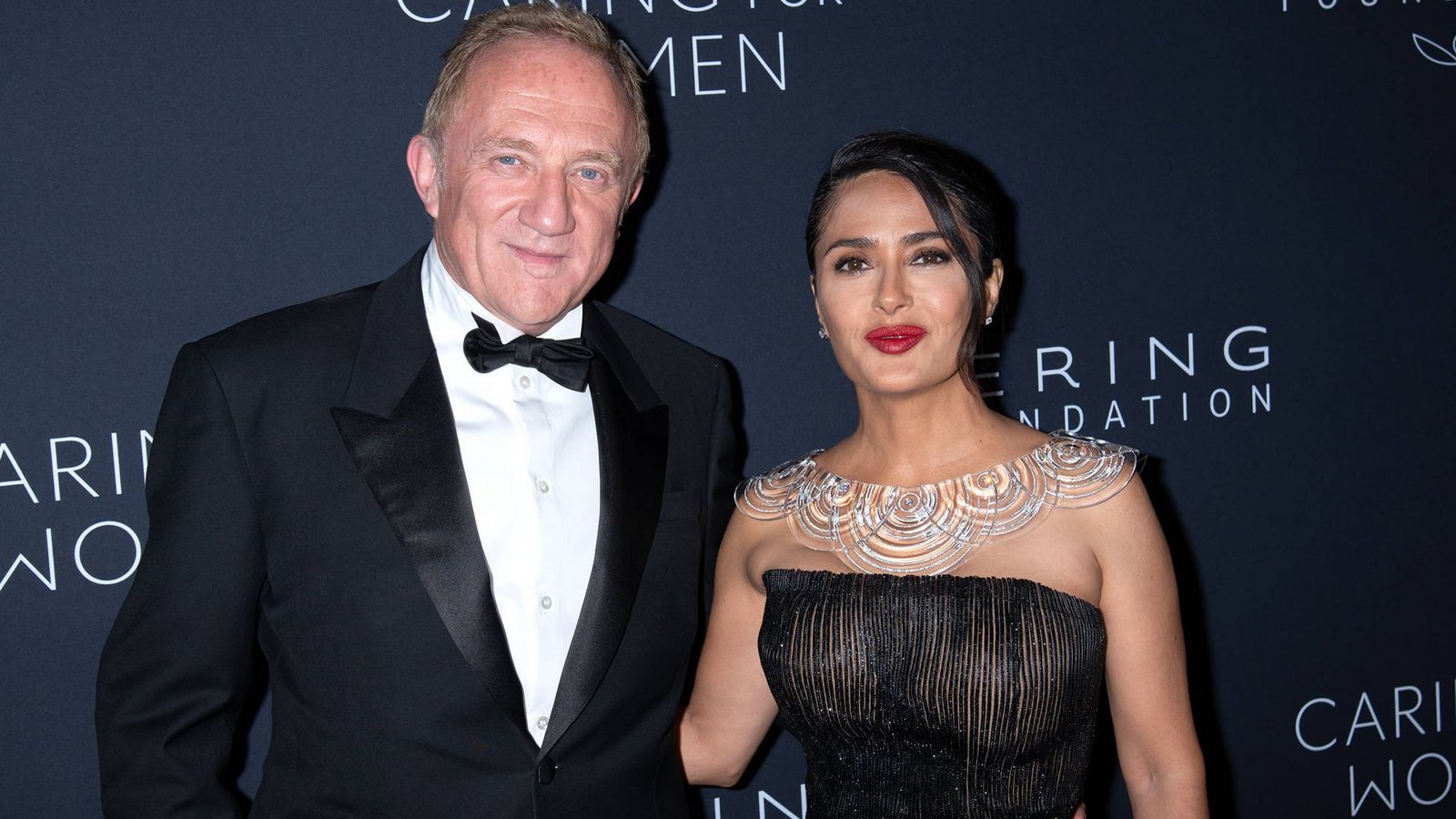 Präsident der Kering-Foundation, François-Henri Pinault, mit seiner Frau, Salma Hayek. Auch sie setzt sich für Frauen ein, die Opfer von häuslicher Gewalt wurden.Foto: IMAGO/Cover-Images
