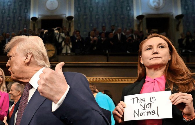 Verhaltener Protest: Nach Ansicht von Demokraten wie Melanie Stansbury (re.) war Trumps Rede ein weiterer Beweis für die Täuschungsmanöver des Präsidenten.<span class='image-autor'>Foto: imago/Win McNamee</span>