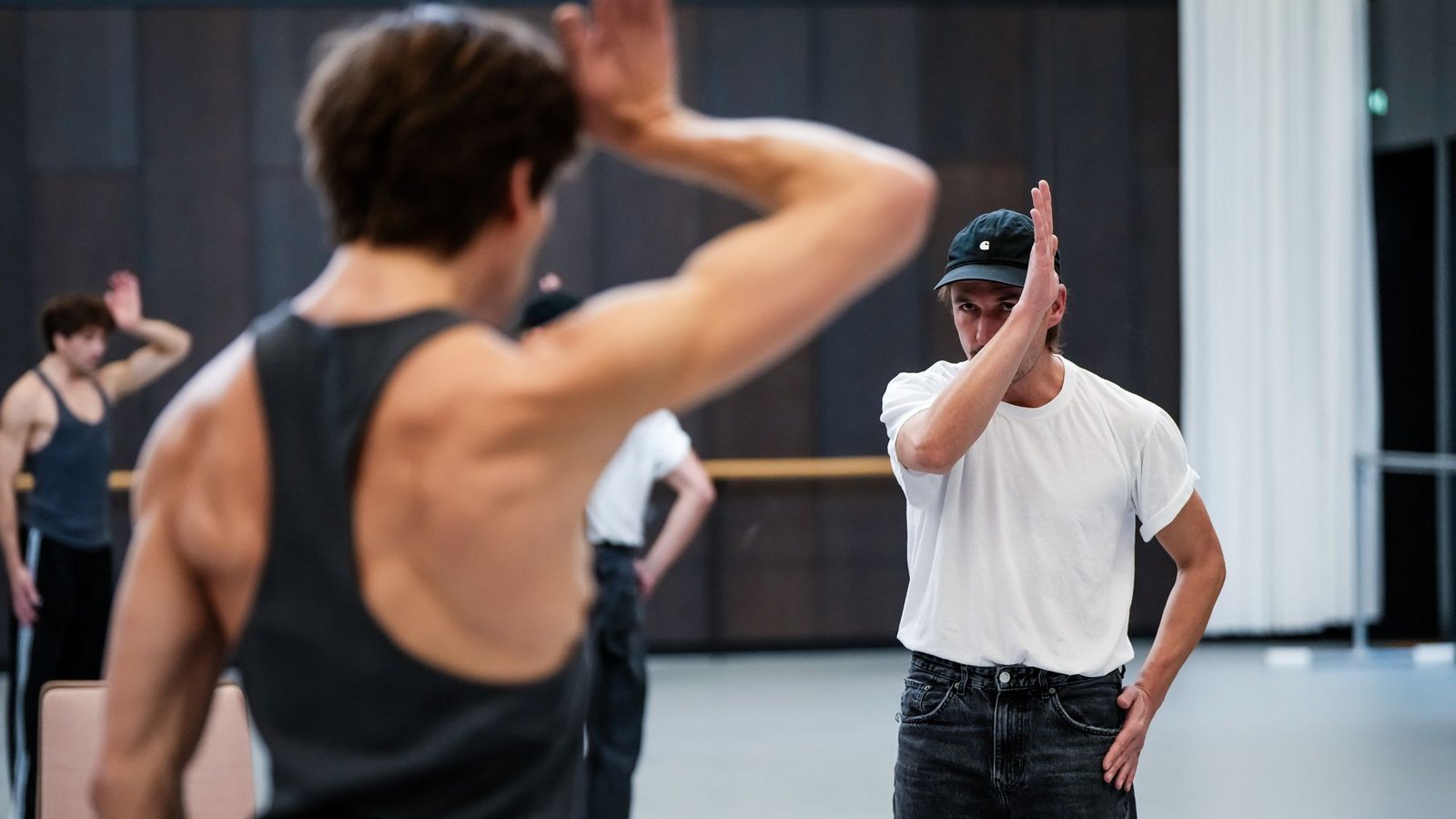 Friedemann Vogel und Thomas Lempertz (von links) bei Proben zur Stuttgarter Erstaufführung ihres Tanzstücks „Die Seele am Faden“Foto: Roman Novitzky/Stuttgarter Ballett