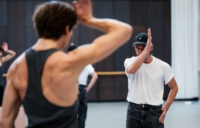 Friedemann Vogel und Thomas Lempertz (von links) bei Proben zur Stuttgarter Erstaufführung ihres Tanzstücks „Die Seele am Faden“<span class='image-autor'>Foto: Roman Novitzky/Stuttgarter Ballett</span>