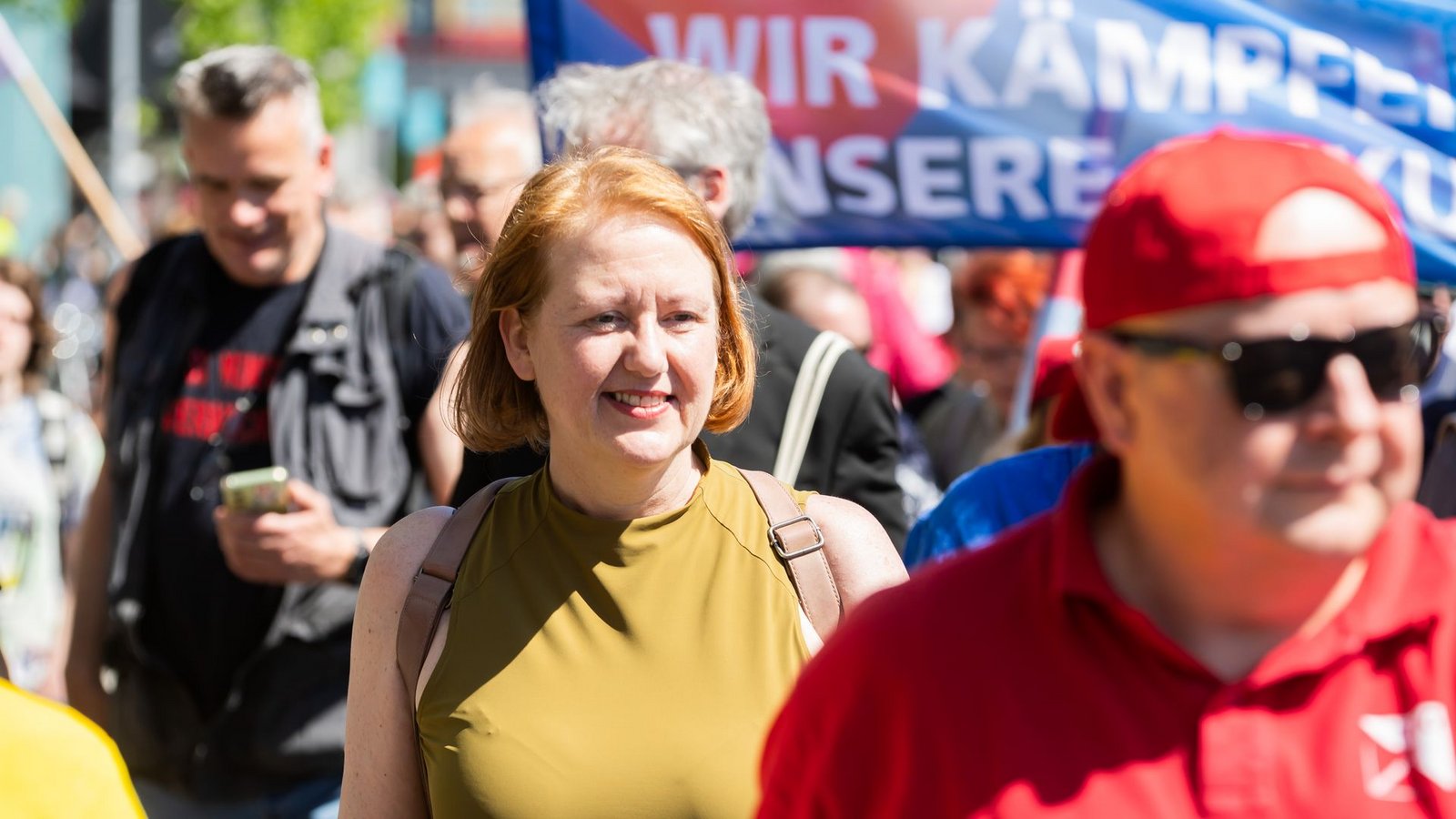Bundesfamilienministerin Lisa Paus nimmt an der DGB-Demonstration in Berlin teil.Foto: Christoph Soeder/dpa