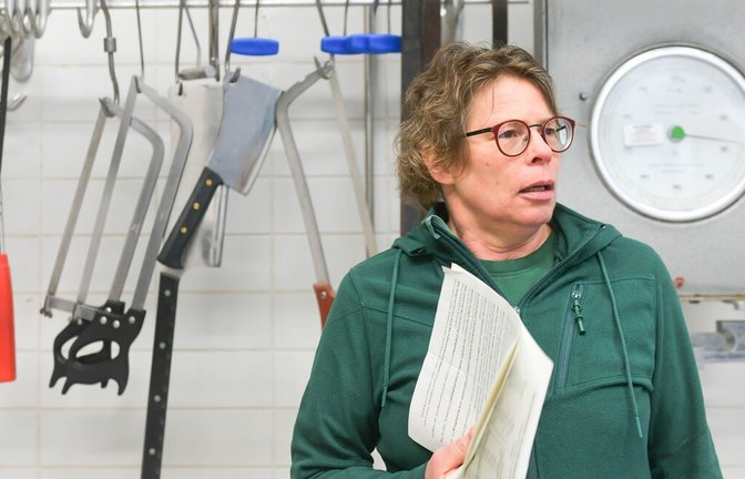 Futtermeisterin Christina Winckle in der Futterküche der Wilhelma. Trotz Dürre gibt es keine Versorgungsprobleme.<span class='image-autor'>Foto: Lg/Kovalenko</span>