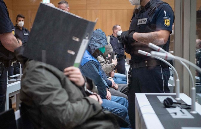 Prozessbeginn gegen die zwölf Angeklagten der mutmaßlichen Rechtsterrorgruppe S. am 13. April 2021.<span class='image-autor'>Foto: AFP</span>