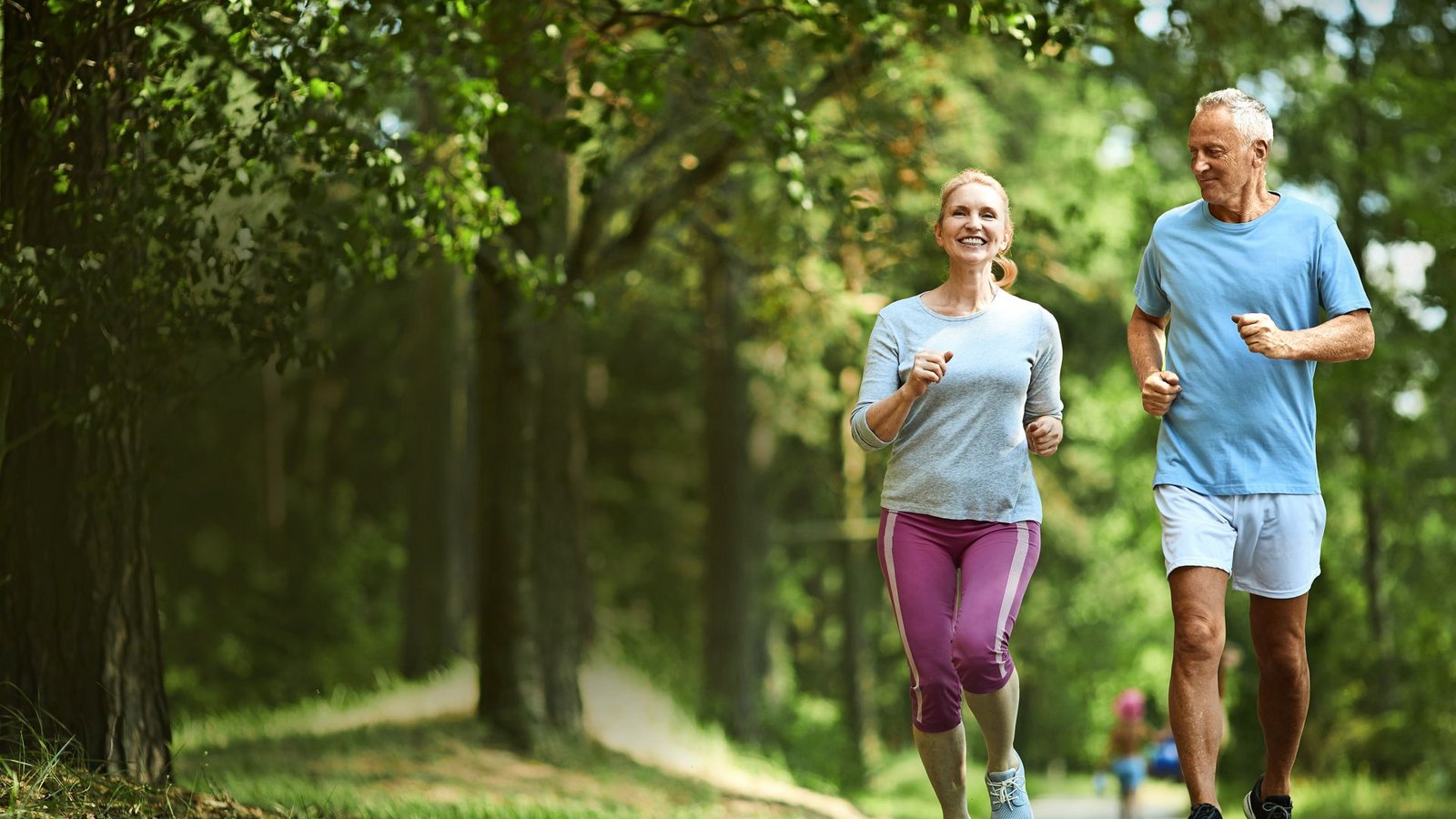 Im Alter sorgt der Hormonabfall dafür, dass im Körper Prozesse des Abbaus dominieren –  dem kann man mit Sport entgegenwirken.Foto: pressmaster - stock.adobe.com