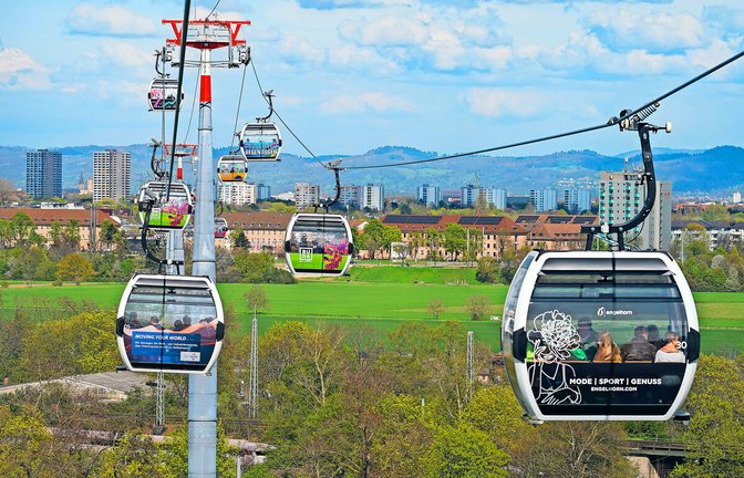 In Mannheim drehte zur Bundesgartenschau eine Seilbahn ihre Runden. In Stuttgart könnte sie das Nahverkehrsnetz ergänzen.<span class='image-autor'>Foto: dpa/Uwe Anspach</span>