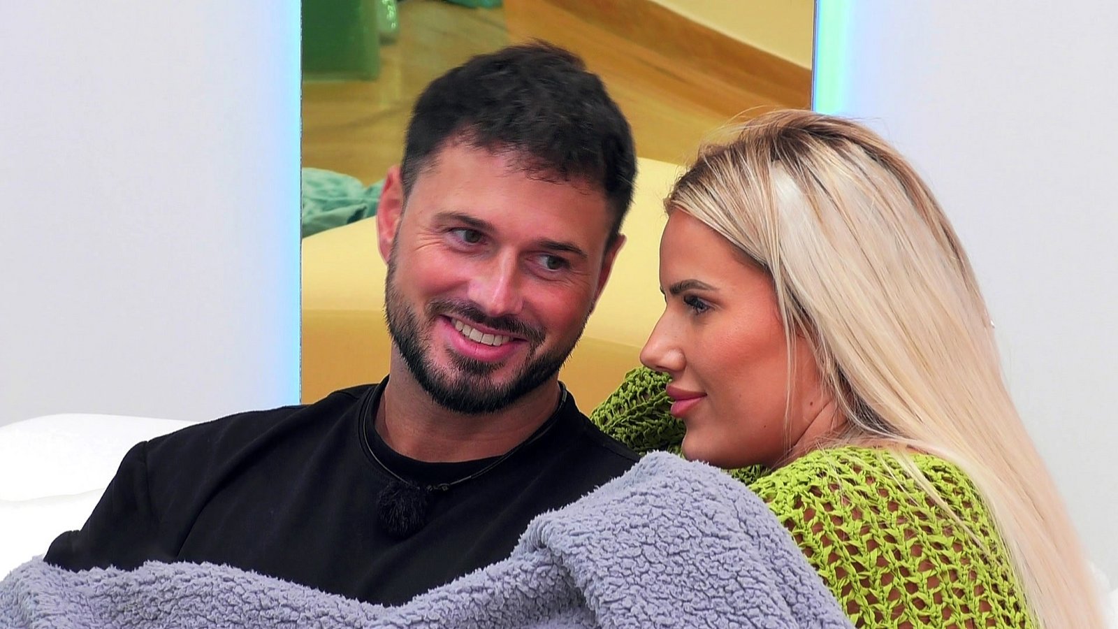 Wie ernst ist es zwischen Laura und Maurice?Foto: RTLZWEI Wie ernst ist es zwischen Laura und Maurice?Foto: RTLZWEI