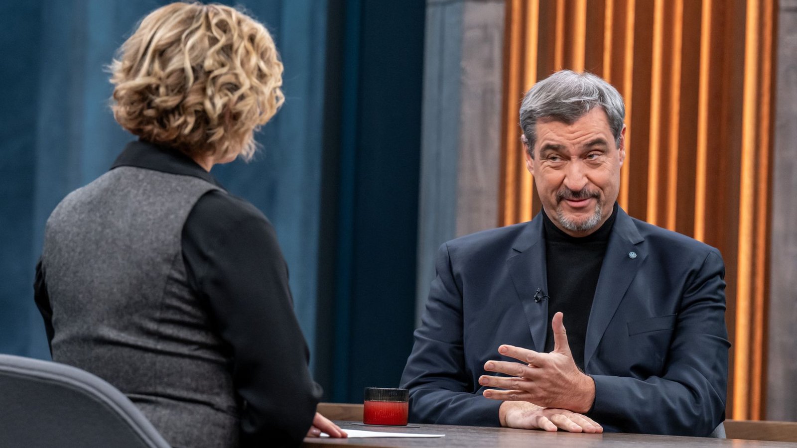 Bayerns Ministerpräsident Markus Söder bei Caren Miosga.Foto: NDR/Thomas Ernst