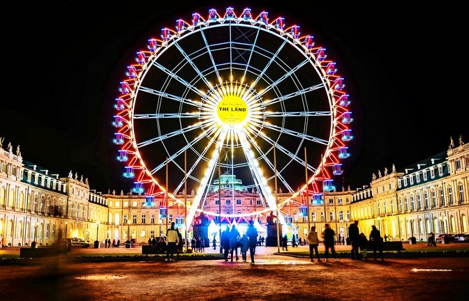 Blick aufs Neue Schloss bei Nacht – inklusive Riesenrad: Muss diese Beleuchtung nun nachts abgeschaltet werden?<span class='image-autor'>Foto: Lichtgut/Achim Zweygarth</span>