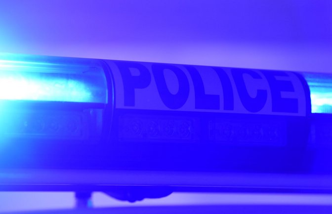 In der französischen Stadt Rennes wurde ein lebloser 12 Jahre alter Junge im Uferbereich eines Flusses entdeckt. (Archivbild)<span class='image-autor'>Foto: Patrick Seeger/dpa</span>