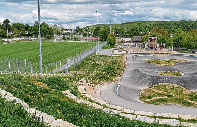 Gleich mehrere Sportstätten befinden sich in Oberriexingen im Dornröschenschlaf: der neue Sportplatz, der Funpark, das Beachvolleyballfeld, der Hartplatz und die Tennisanlage. Foto: Leitner