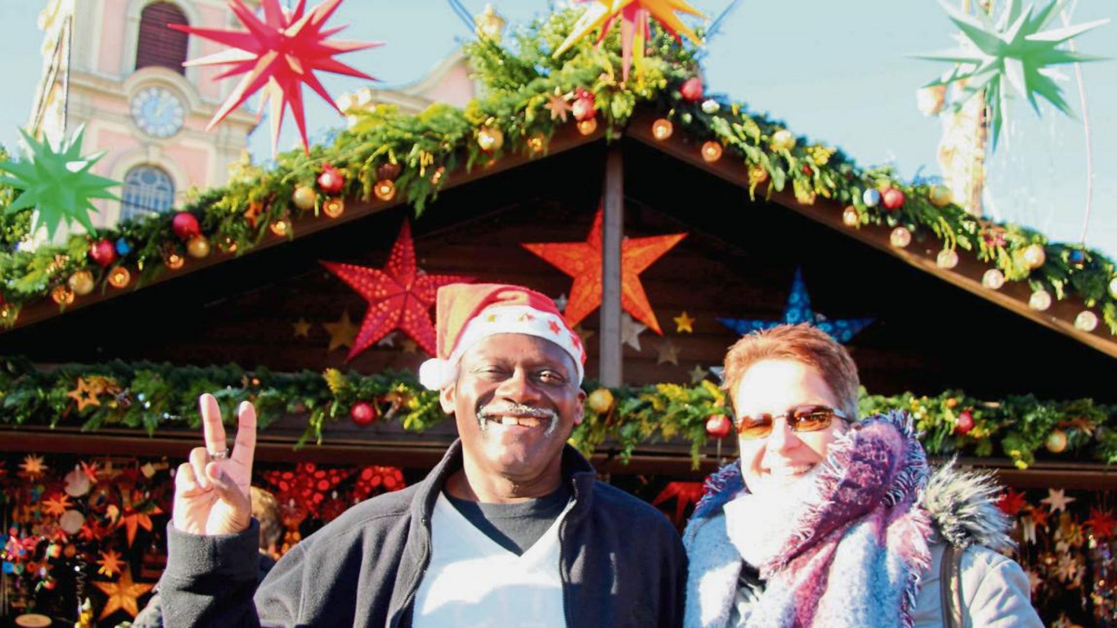 James Knox mit seiner Frau Gaby beim Bummel über den Ludwigsburger Weihnachtsmarkt. Foto: Gergen James Knox mit seiner Frau Gaby beim Bummel über den Ludwigsburger Weihnachtsmarkt. Foto: Gergen