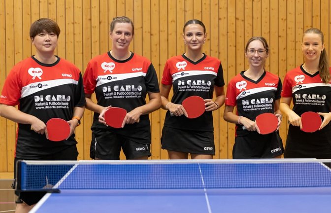 Die Frauen des DJK Sportbund Stuttgart sind bereit für den Saisonstart am Samstag. Von links: Mitsuki Yoshida, Alexandra Schankula, Fatme El Haj Ibrahim, Ronja Mödinger und Paulina Friebe.<span class='image-autor'>Volker Arnold</span>