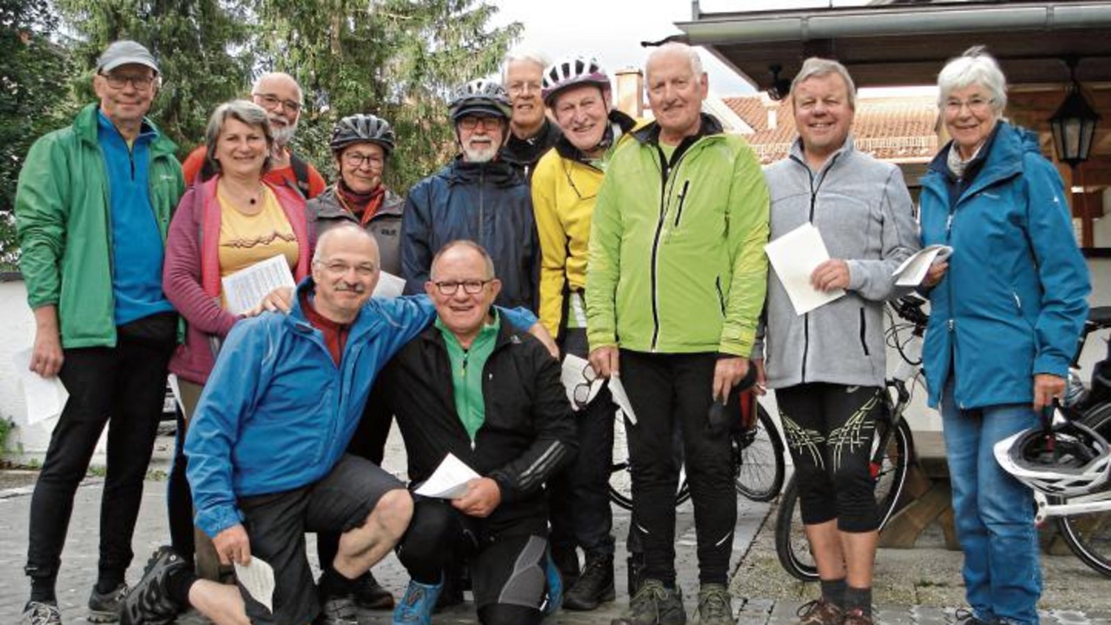 Die zwölf Teilnehmer verbanden bei der Tour Radfahren mit Kultur. Foto: p Die zwölf Teilnehmer verbanden bei der Tour Radfahren mit Kultur. Foto: p