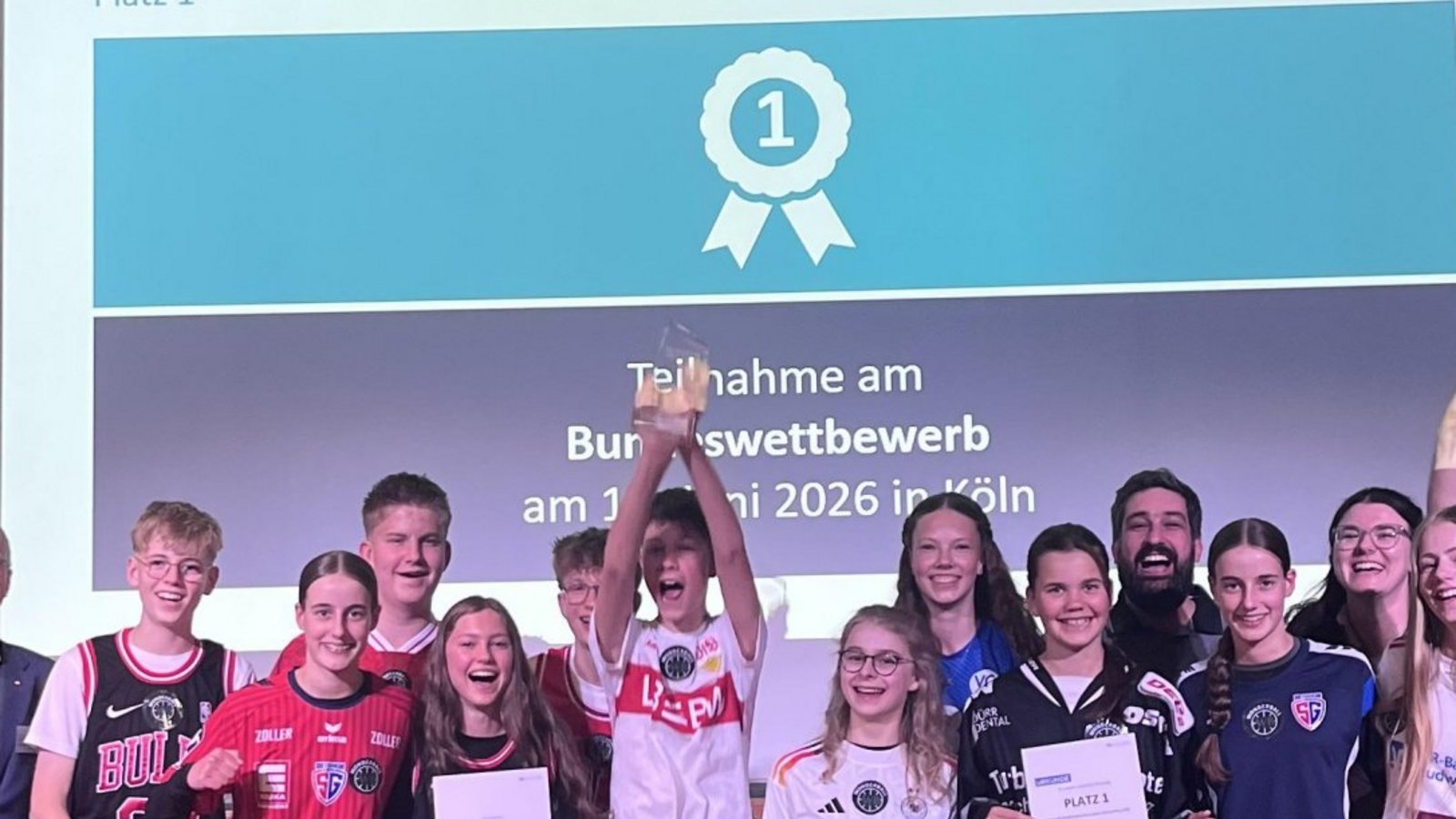 Jubel beim „Wonder-Ball“-Team des Sachsenheimer Lichtenstern-Gymnasiums. Foto: p Jubel beim „Wonder-Ball“-Team des Sachsenheimer Lichtenstern-Gymnasiums. Foto: p