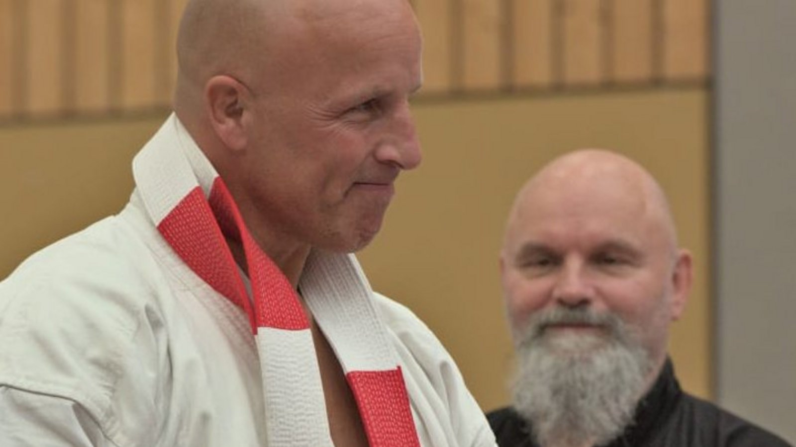 Jörg Eisele hat zum Abschluss des 25. von ihm ausgerichteten Lehrgangs beim Budosportverein Bushido Enzweihingen den 6. Dan Jiu-Jitsu verliehen bekommen. Foto: privat