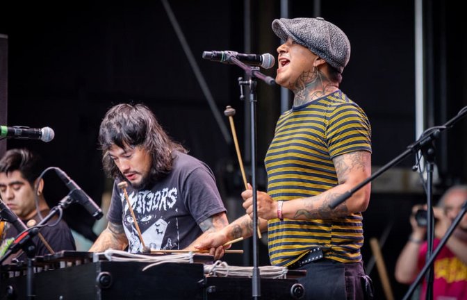 Marimba-Power trifft Punk: Son Rompe Pera auf dem Stuttgarter Marktplatz.<span class='image-autor'>Lichtgut/Julian Rettig</span>