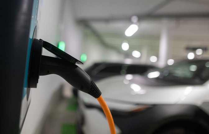 Die Bundesregierung bringt ein neues Förderprogramm für das Laden von E-Autos in Mehrfamilienhäusern an den Start<span class='image-autor'>Foto: Sebastian Gollnow/dpa</span>