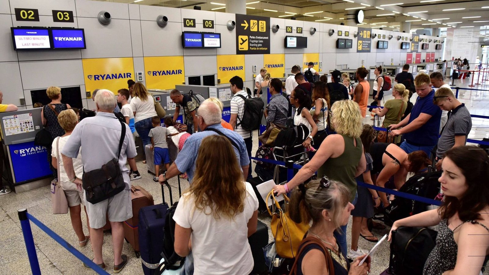 Schlange am Ryanair-Schalter auf Mallorca (Archiv).Foto: imago/Agencia EFE
