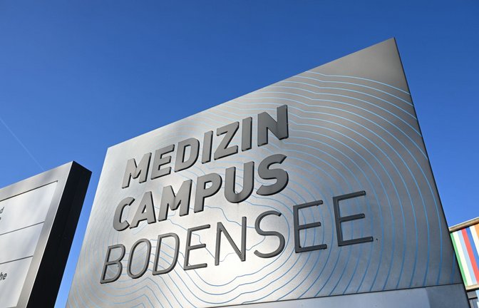 Gegen den früheren Chefarzt des Medizin Campus Bodensee (MCB) wurde das Verfahren wegen des Verdachts der fahrlässigen Tötung eingestellt.<span class='image-autor'>Foto: Felix Kästle/dpa/Felix Kästle</span>