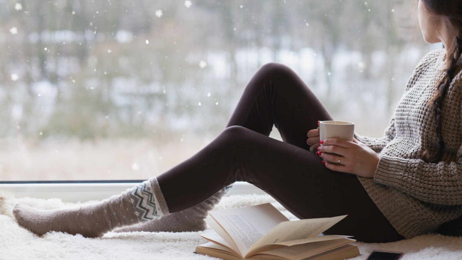 Erfahren Sie, was ein Winterblues ist und wie sie diesen überwinden können. Mit 10 effektiven Tipps gegen Müdigkeit, Antriebslosigkeit und das Stimmungstief in der dunklen Jahreszeit.Foto: NinaMalyna / Shutterstock.de Erfahren Sie, was ein Winterblues ist und wie sie diesen überwinden können. Mit 10 effektiven Tipps gegen Müdigkeit, Antriebslosigkeit und das Stimmungstief in der dunklen Jahreszeit.Foto: NinaMalyna / Shutterstock.de