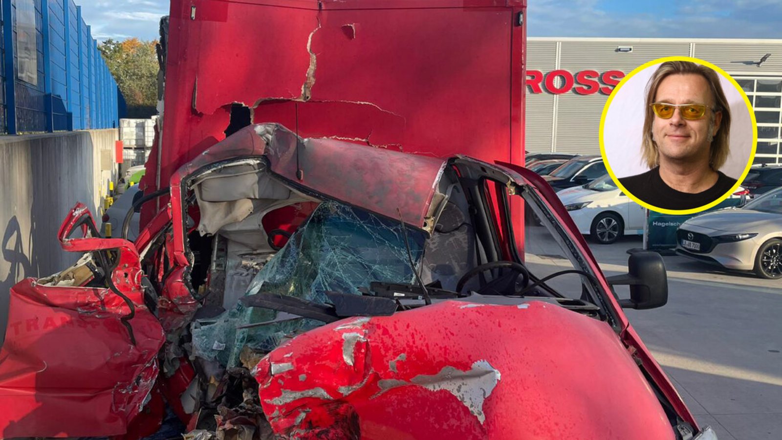 Der zerstörte Lastwagen von Comedian Michael Gaedt steht auf dem Hof des Abschleppunternehmens.Foto: privat Der zerstörte Lastwagen von Comedian Michael Gaedt steht auf dem Hof des Abschleppunternehmens.Foto: privat