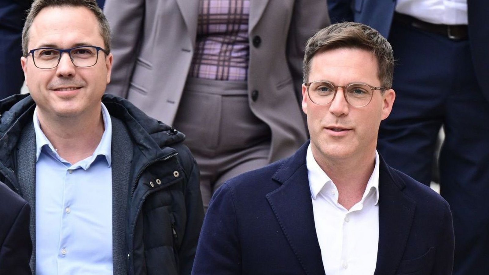 Eng an der Seite von CDU-Chef Hagel: Andreas Deuschle bei den  KoalitionsverhandlungenFoto: dpa/Bernd Weißbrod
