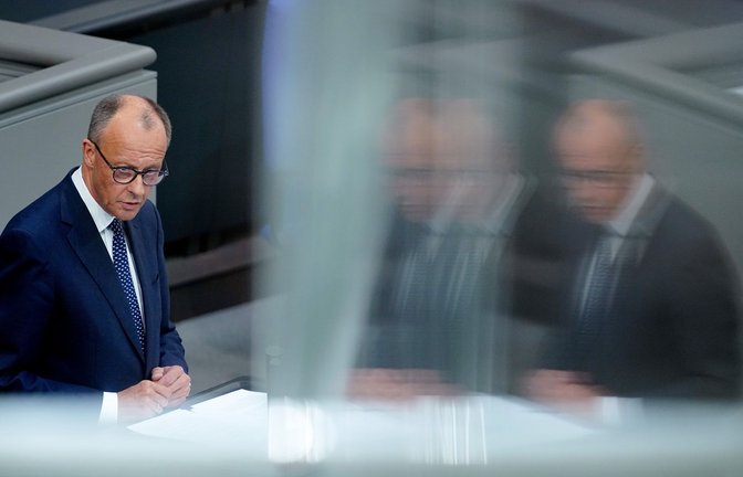 Premiere für den neuen Kanzler: Friedrich Merz bei seiner Regierungserklärung in Berlin.<span class='image-autor'>Foto: Kay Nietfeld/dpa</span>
