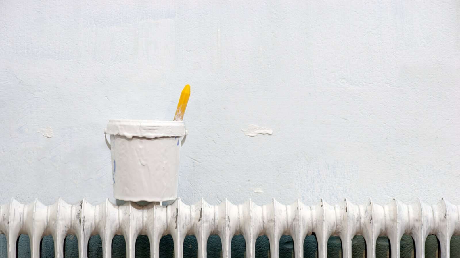 In diesem Artikel verraten wir Ihnen, wie Sie die Wand hinter einem Heizkörper streichen können. (5 nützliche Tipps im Überblick)Foto: Amy Johansson / Shutterstock.com In diesem Artikel verraten wir Ihnen, wie Sie die Wand hinter einem Heizkörper streichen können. (5 nützliche Tipps im Überblick)Foto: Amy Johansson / Shutterstock.com