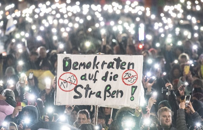 Das Bewusstsein für den Ernst der Stunde nimmt zu. Hier eine Demonstration in Darmstadt<span class='image-autor'>Foto: dpa/Boris Roessler</span>
