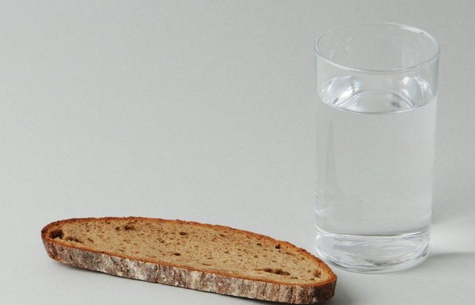 Der Nahrungsverzicht hatte ursprünglich keine Lifestyle-Komponente:. Durch Enthaltsamkeit und Gebet soll der Mensch Buße für sein sündiges Leben tun und die Nähe zu Gott suchen. Fasten ist kein Selbstzweck, sondern ein Weg zur spirituellen Reinigung und Versicherung im Glauben.<span class='image-autor'>Foto: d/a</span>