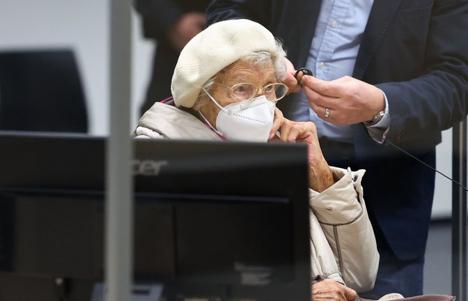 Die ehemalige Sekretärin, hier 2022 in Itzehoe.<span class='image-autor'>Foto: dpa/Christian Charisius</span>