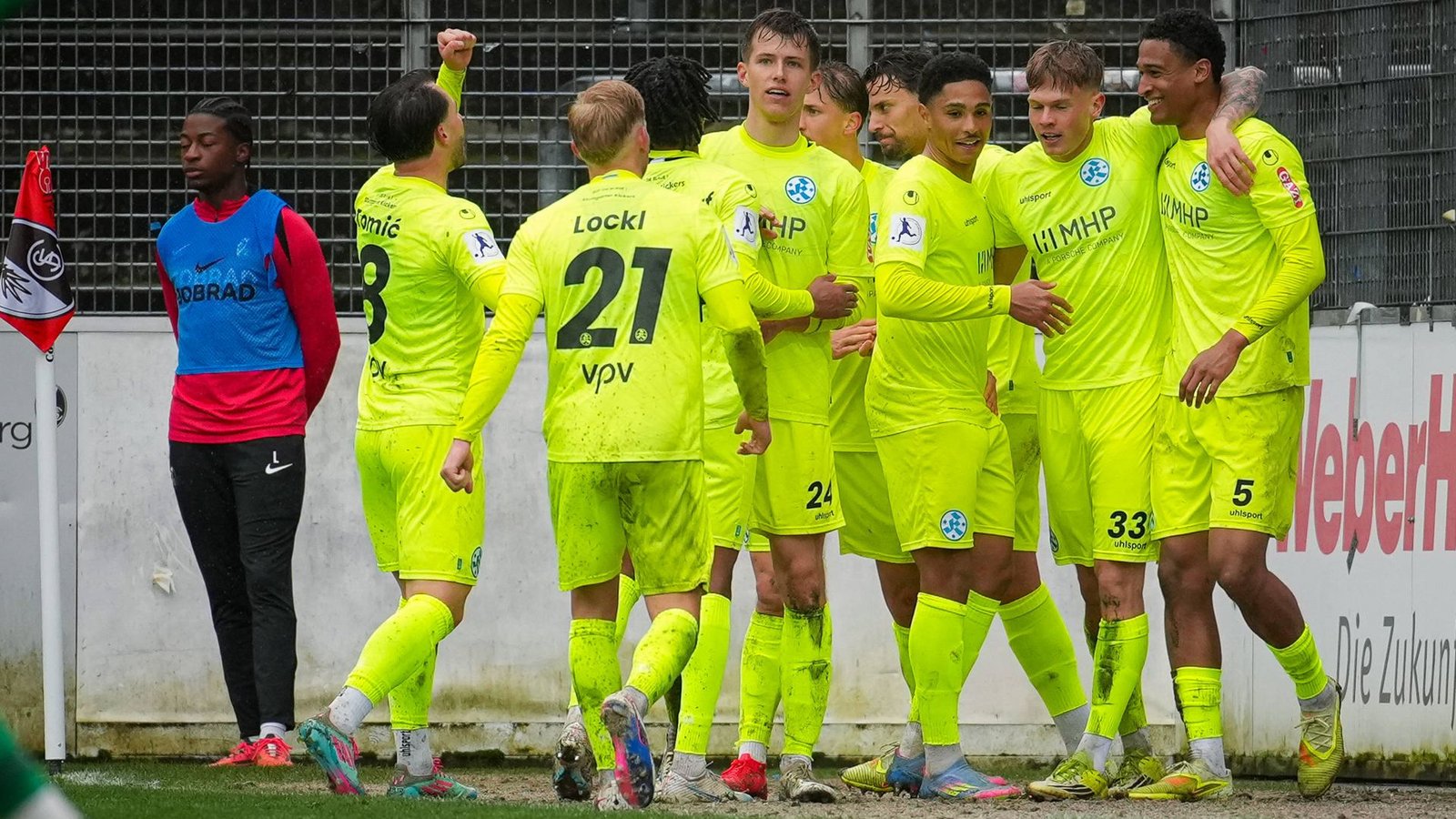 Wie in Freiburg wollen die Spieler der Stuttgarter Kickers auch im Pokal gegen den SGV Freiberg jubeln.Foto: IMAGO/STEINSIEK.CH