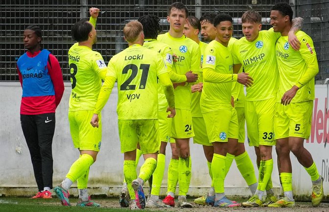 Wie in Freiburg wollen die Spieler der Stuttgarter Kickers auch im Pokal gegen den SGV Freiberg jubeln.<span class='image-autor'>Foto: IMAGO/STEINSIEK.CH</span>