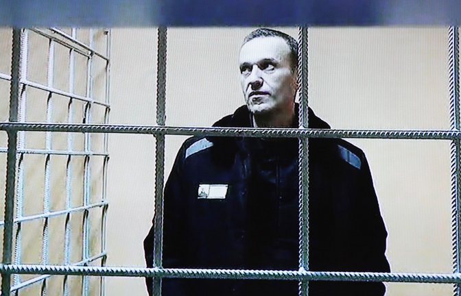 Dezember 2021:    Während einer Gerichtsverhandlung wird  Nawalny  per Video aus dem Gefängnis 
zugeschaltet<span class='image-autor'>Foto: dpa/Evgeny Feldman</span>