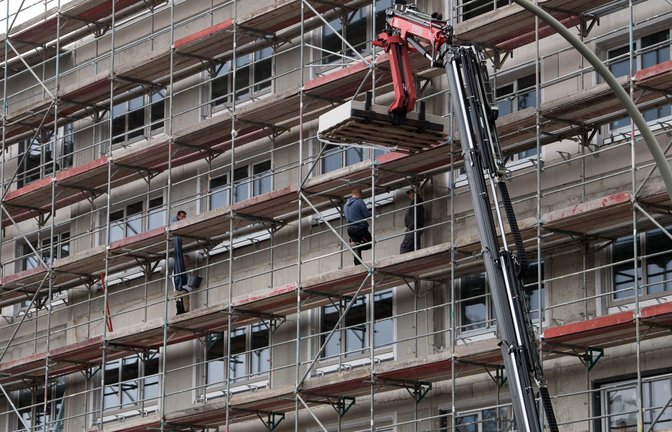 Um den Mangel auszugleichen, müssten hunderttausende Wohnungen entstehen. Aber müssen die auch neu gebaut werden?<span class='image-autor'>Foto: picture alliance/dpa/Bernd von Jutrczenka</span>