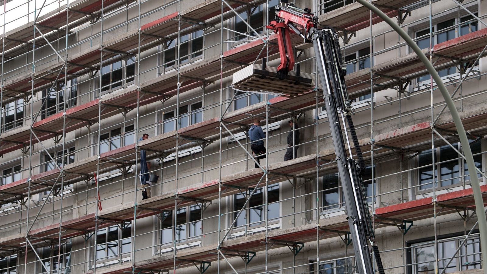 Um den Mangel auszugleichen, müssten hunderttausende Wohnungen entstehen. Aber müssen die auch neu gebaut werden?Foto: picture alliance/dpa/Bernd von Jutrczenka Um den Mangel auszugleichen, müssten hunderttausende Wohnungen entstehen. Aber müssen die auch neu gebaut werden?Foto: picture alliance/dpa/Bernd von Jutrczenka