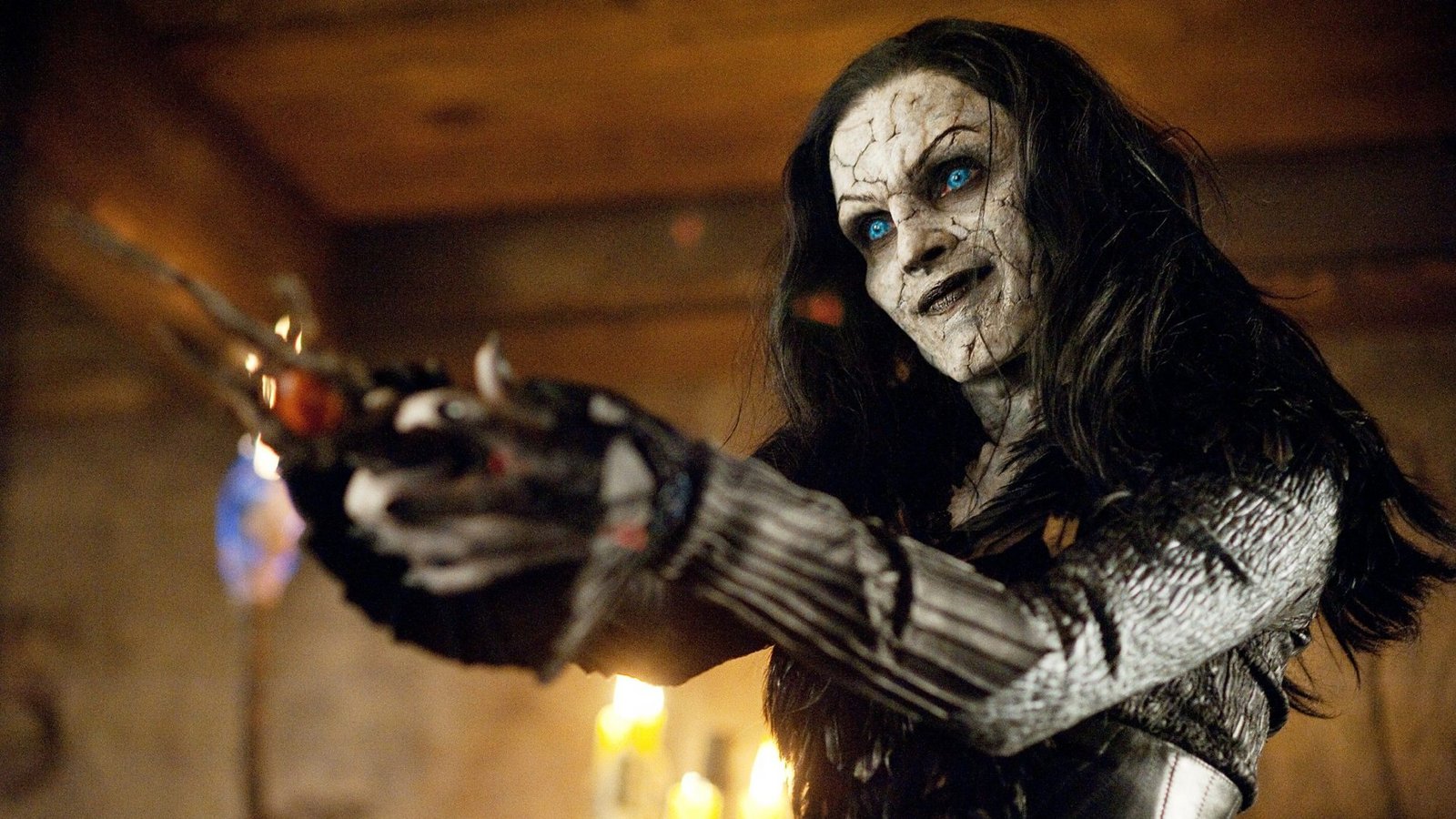 Die mächtige dunkle Hexe Muriel (Famke Janssen) greift die Stadt mit ihrer Armee an.Foto: RTL / © 2013 Paramount Pictures Die mächtige dunkle Hexe Muriel (Famke Janssen) greift die Stadt mit ihrer Armee an.Foto: RTL / © 2013 Paramount Pictures