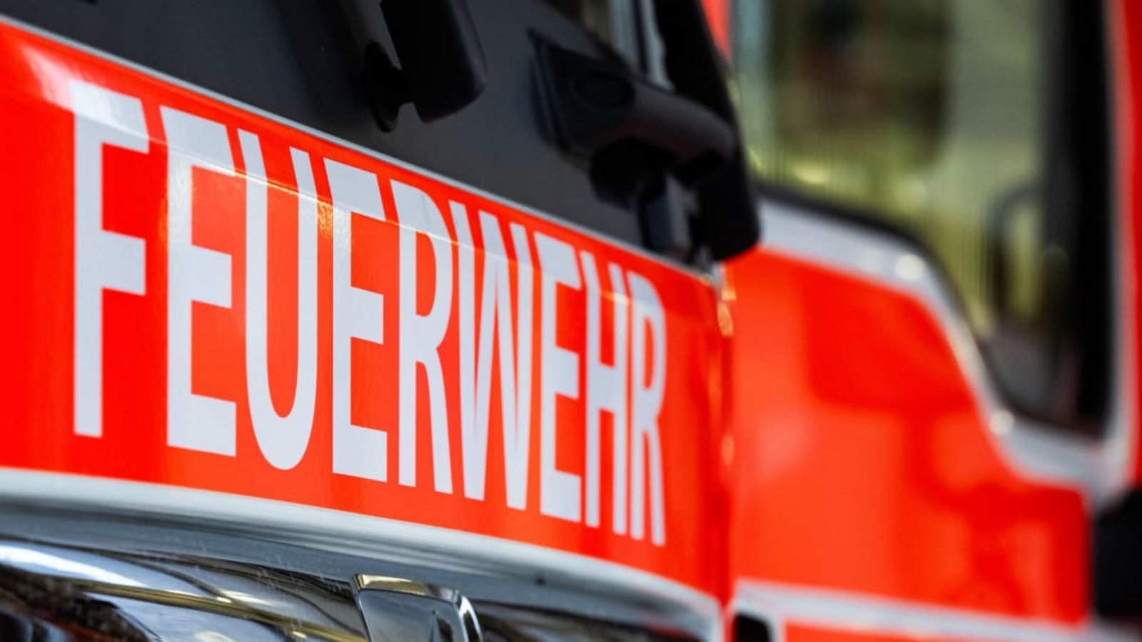 Die Ermittlungen zur Brandursache dauern an. (Symbolbild)Soeren Stache/dpa Die Ermittlungen zur Brandursache dauern an. (Symbolbild)Soeren Stache/dpa