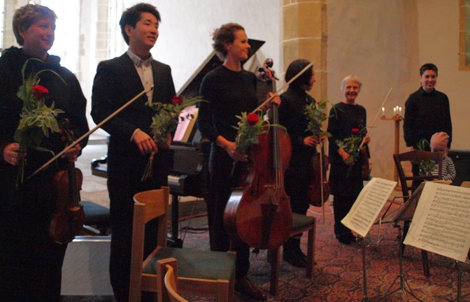 Das Ensemble Edelstoff und Pianist Waturu Hisasue begeistert die vielen Zuhörer in der Frauenkirche.  <span class='image-autor'>Foto: Filitz</span>