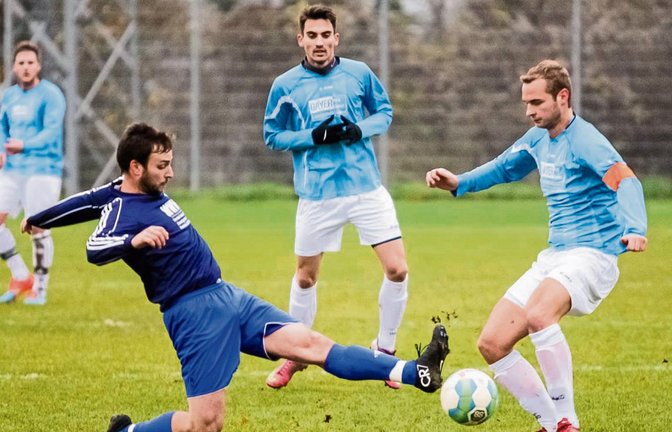 Frank Werb und seine SpVgg Besigheim waren meist mit dem Verteidigen gegen Heiko Dieterle und den TSV Nussdorf beschäftigt. Foto: Simecek