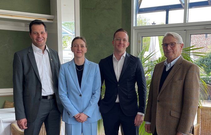 Der Kauf ist fix (von rechts): Wolfgang Scheidtweiler, Jan Kübler, Tamara Morgante und Bürgermeister Aaron Treut.  <span class='image-autor'>Foto: p</span>